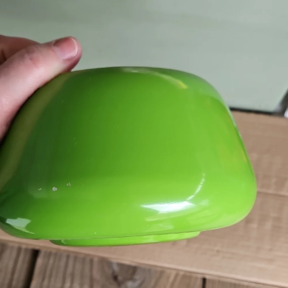 Gourmet Int. Vintage Bright Green Enamel Saucepan with Wooden Handle and Knob